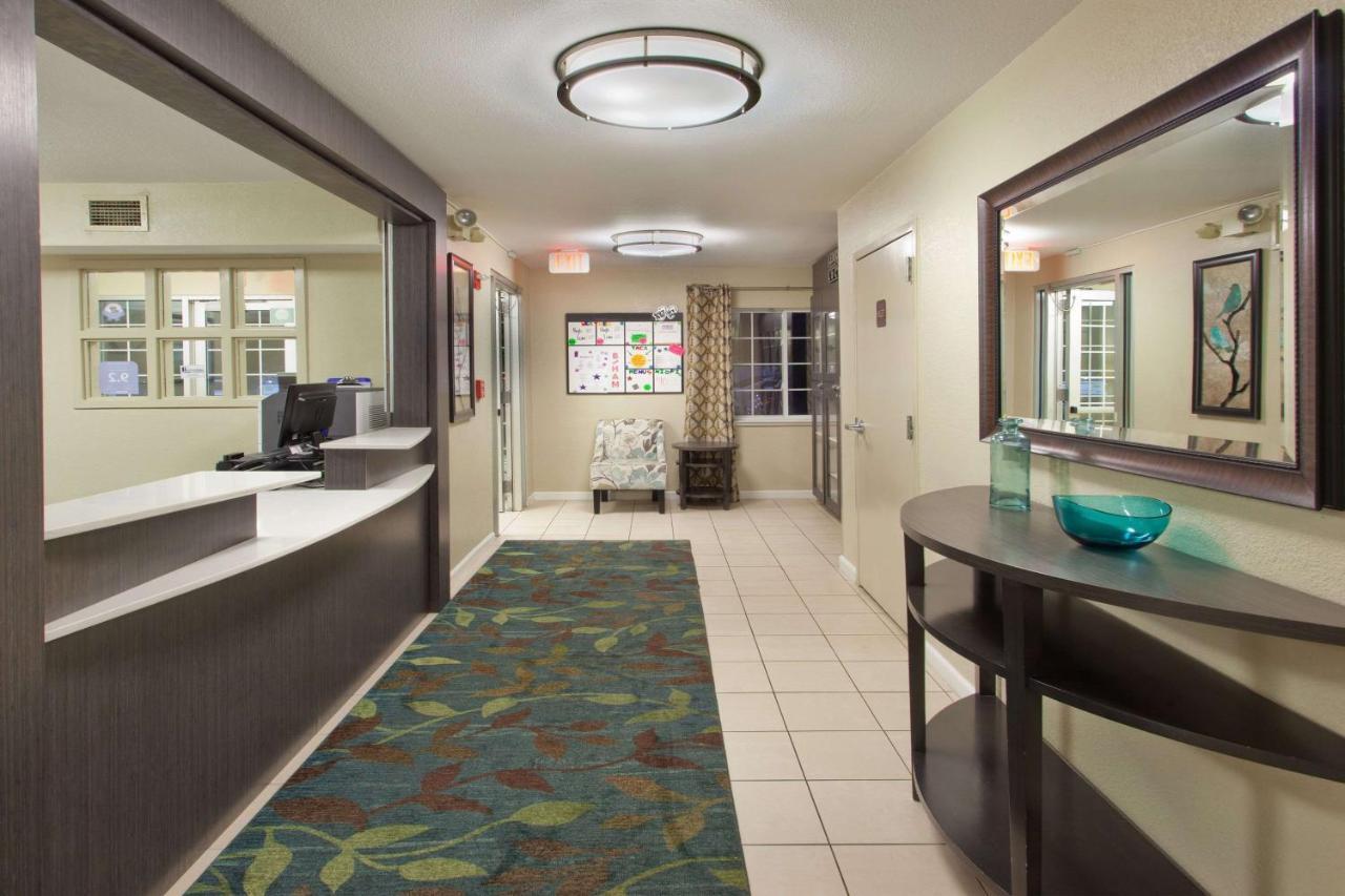 Sonesta Simply Suites Cleveland North Olmsted Airport Kültér fotó